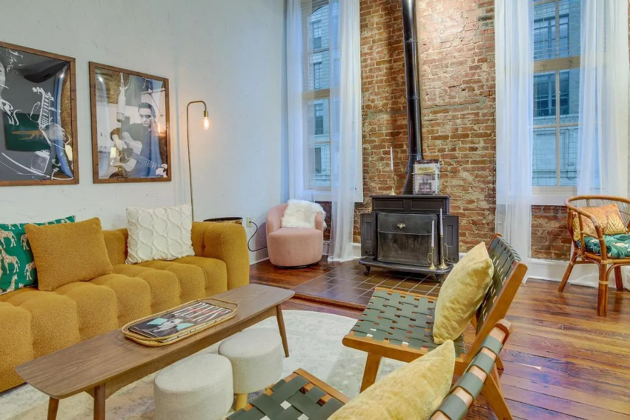 Historic Memphis Condo Walk To Beale Street! アパート